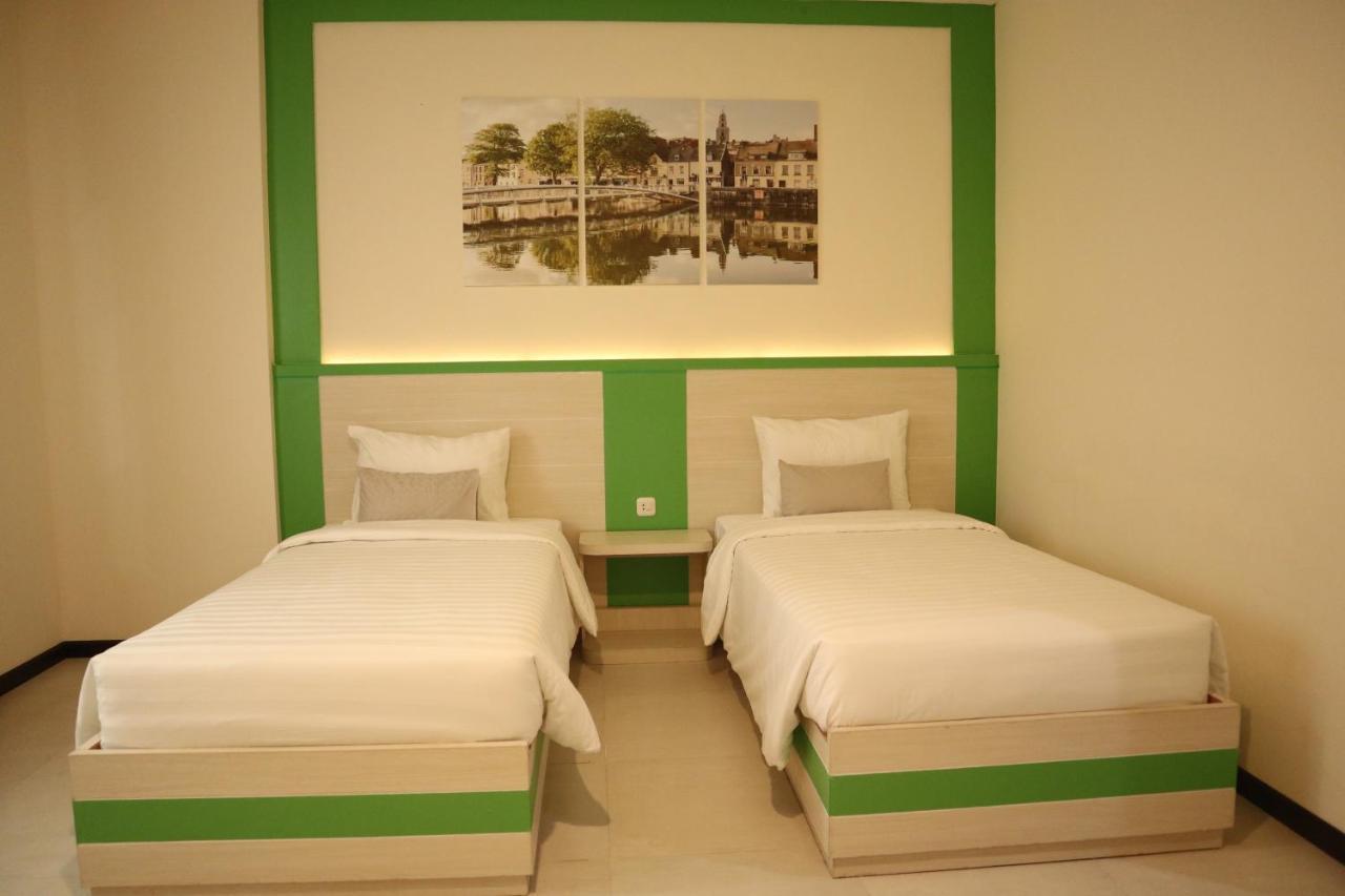 D'Carol Hotel Surabaya Ngoại thất bức ảnh