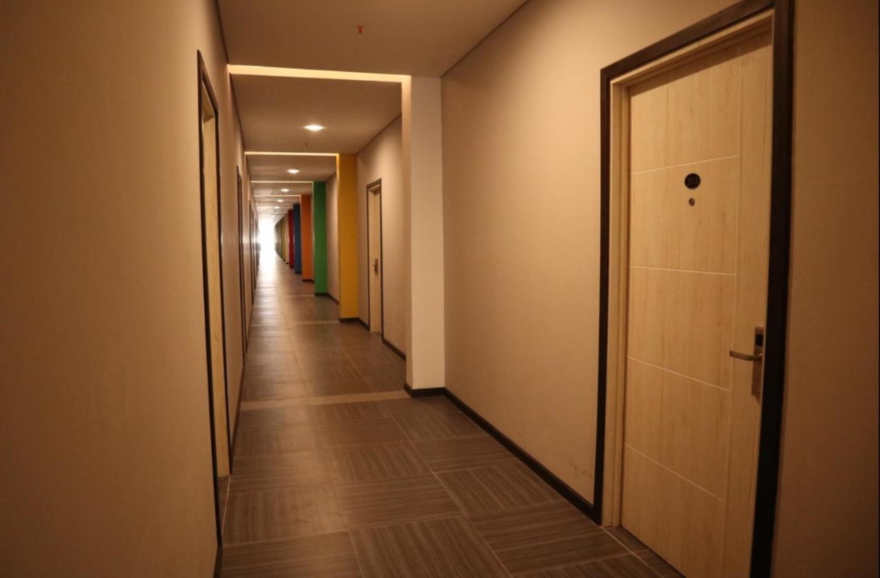 D'Carol Hotel Surabaya Ngoại thất bức ảnh