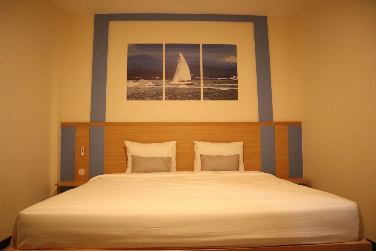 D'Carol Hotel Surabaya Ngoại thất bức ảnh