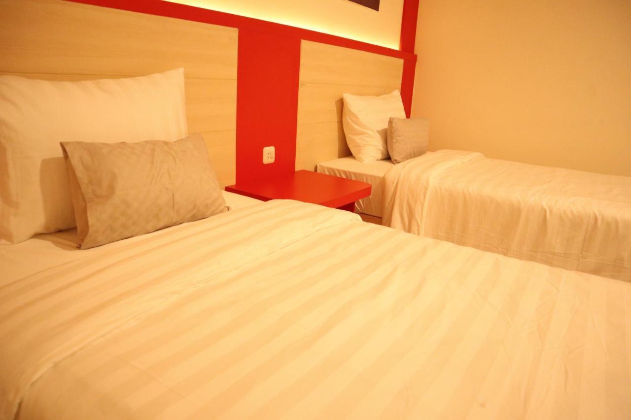 D'Carol Hotel Surabaya Ngoại thất bức ảnh